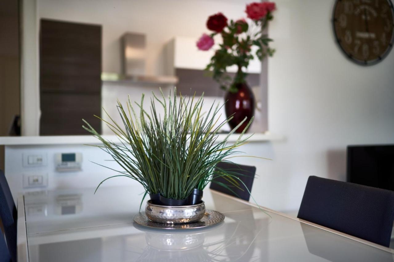 Your Familyapartment in Sirmione Dış mekan fotoğraf